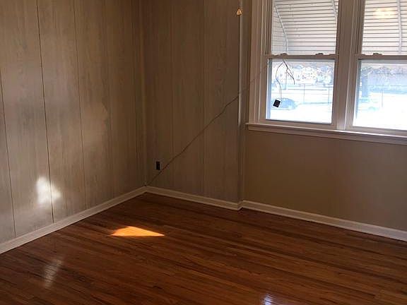 2nd image of 3271 Holme Ave