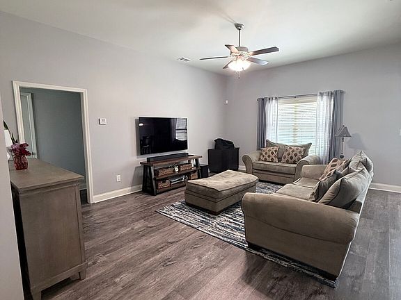 2nd image of 117 Milford Cir