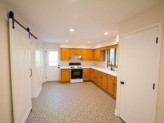 4th image of 1168 Hennepin St