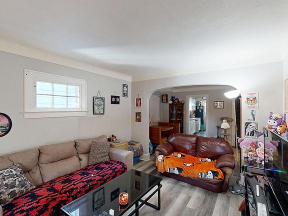 2nd image of 2018 Barrows St