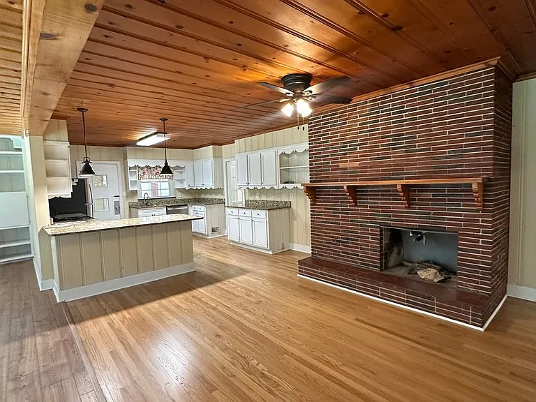 620 Nix Dr — Photo 3