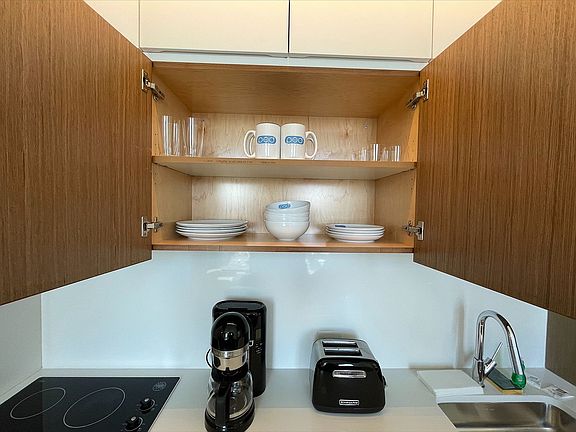 4th image of 400 W 42nd St #23C