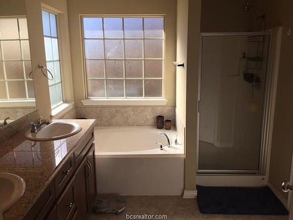 5th image of 2900 Silver Oak Ct