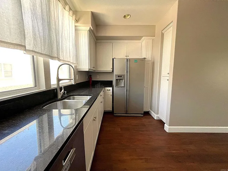 820 Harbor Cliff Way #260 — Photo 7