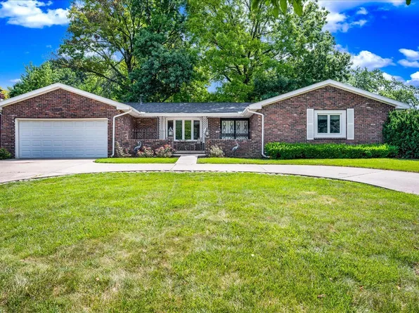 1204 N Linden St, Normal, IL 61761