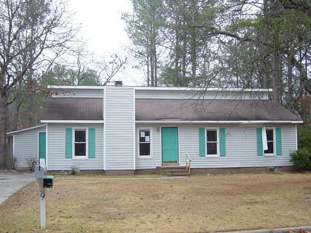 2nd image of 9 Woodpond Ct