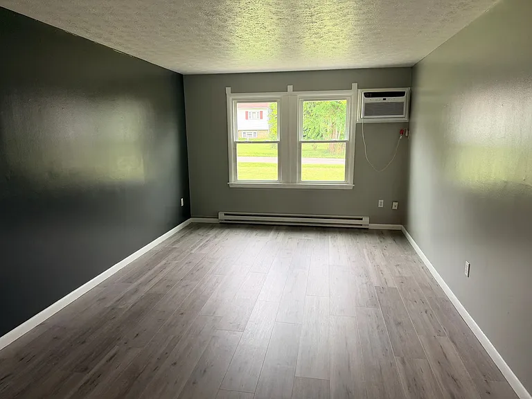 929 Cook Ave — Photo 1