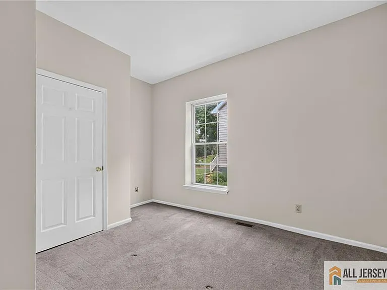 42 Main St #1 — Photo 7