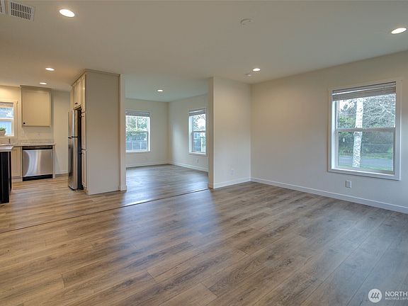 2nd image of 816 S Rain Street NE