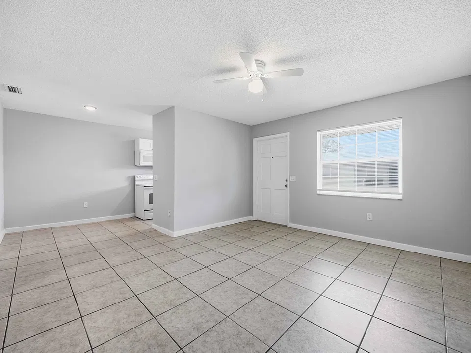 1118 Melody Ln