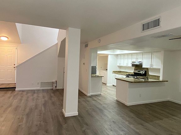 5th image of 2325 W Garden Dr