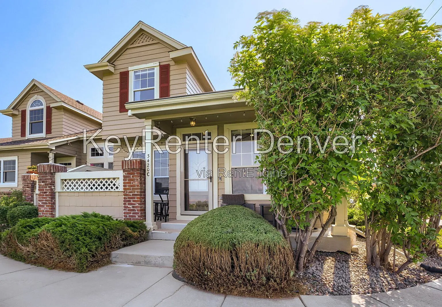 2 bed, 2.0 bath, 2690 sqft, $4,500 — Photo 2