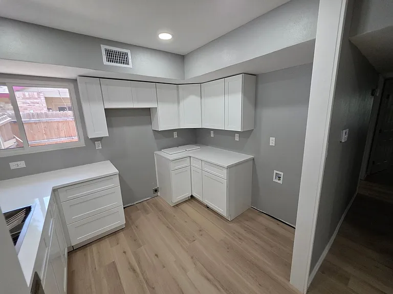 2419 E Timberview Ln — Photo 8