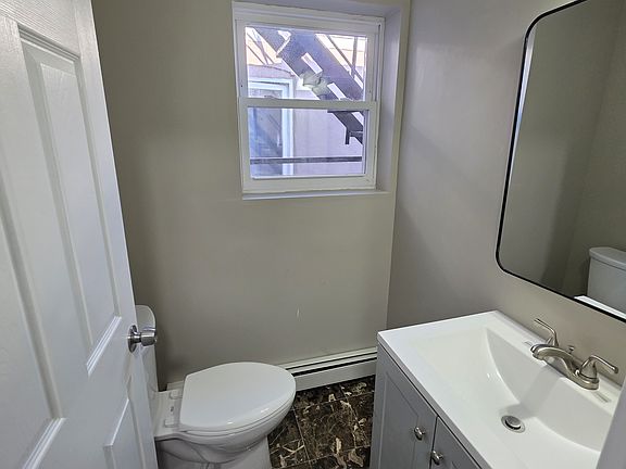 4th image of 107 Walnut Ave Floor 2