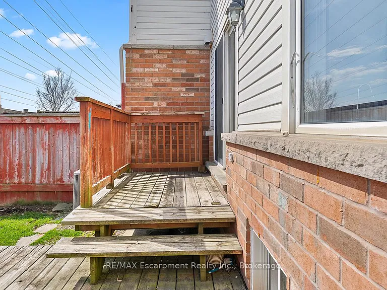 4832 Capri Cres — Photo 32