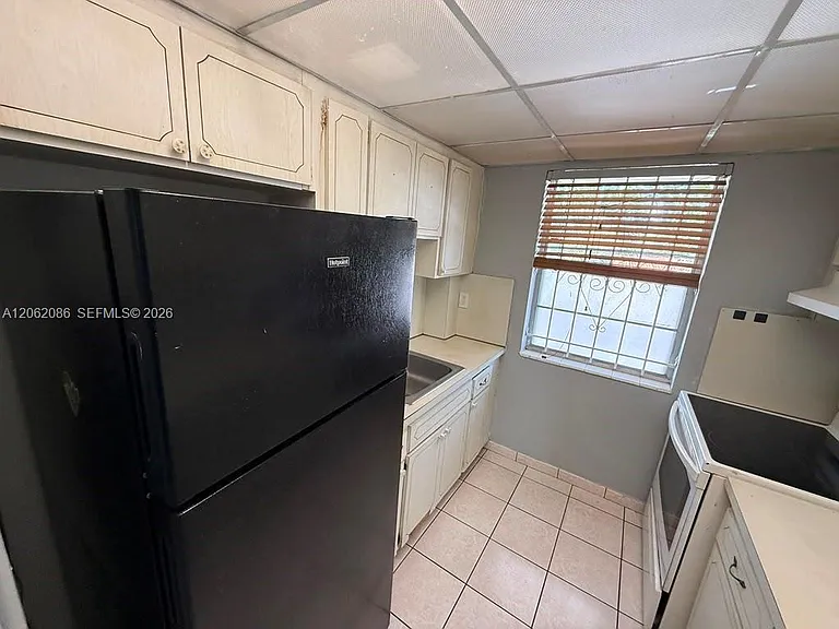 1154 W 35th St #213 — Photo 8