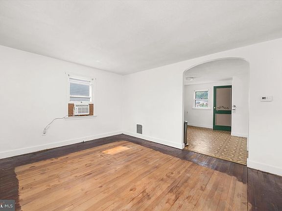 3rd image of 138 W 6th St