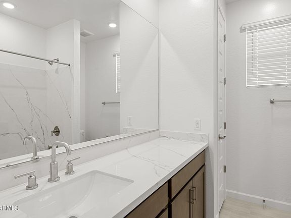 4th image of 1738 E QUESTA Drive
