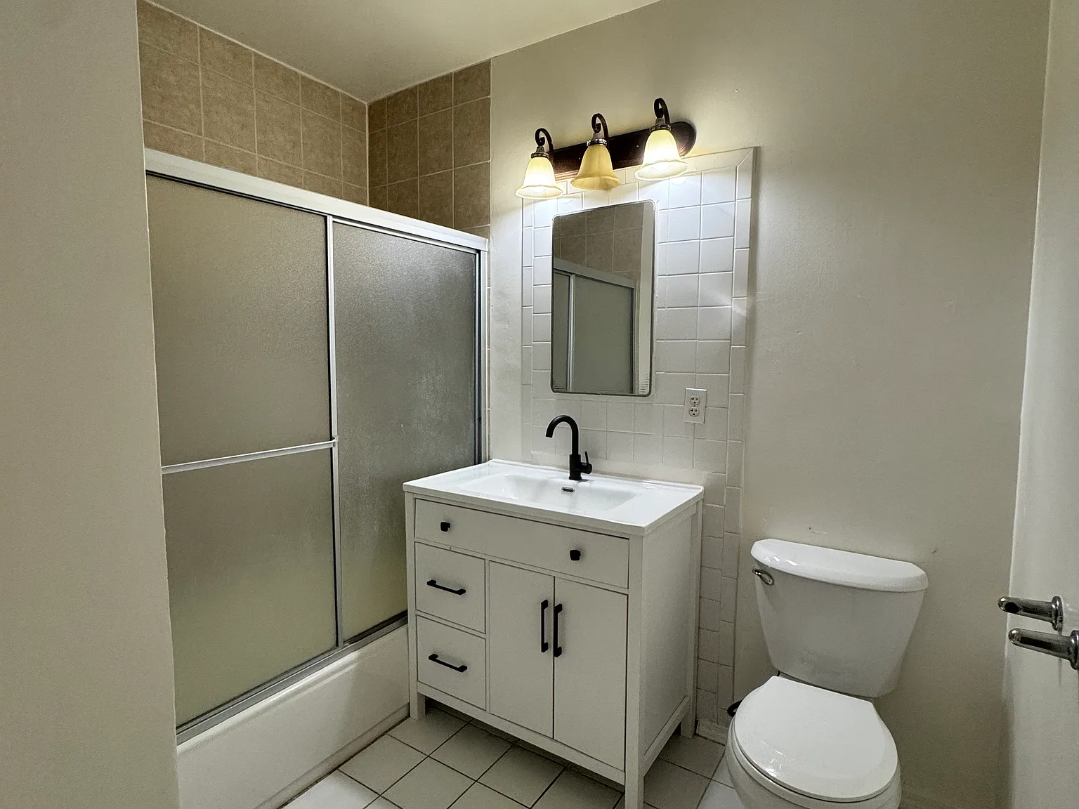 2 bed, 1.5 bath, 960 sqft, $2,700 — Photo 4