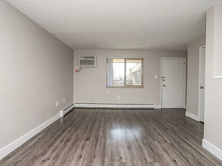 South Washington St Apts — Photo 41