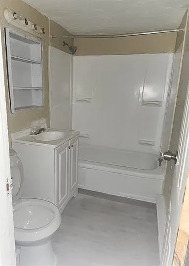 13945 Superior Rd — Photo 2