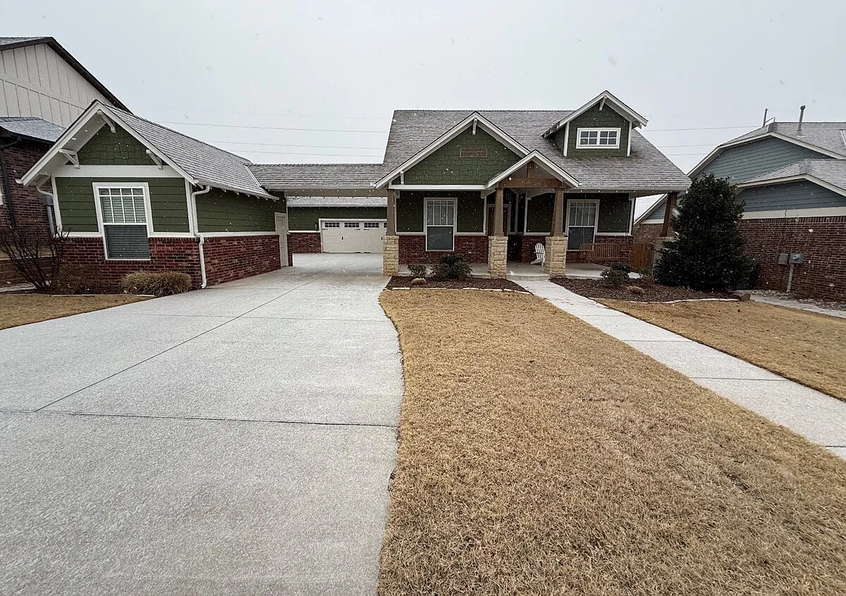 3 bed, 3.0 bath, 2469 sqft, $3,695 — Photo 1