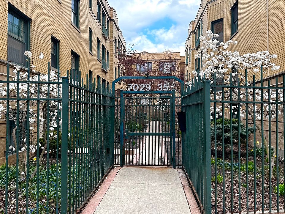 1st image of 7031 N Sheridan Rd APT 2E