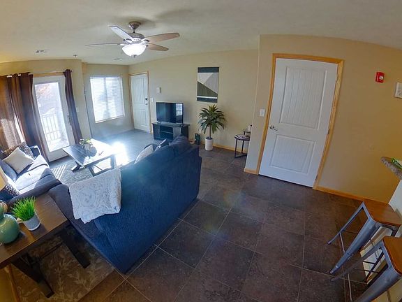 4th image of 916 Bluemont Ave #101