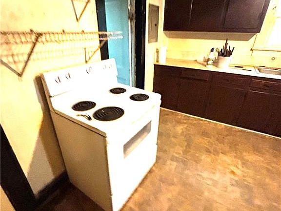 5th image of 215 Upton St