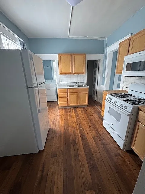 3 bed, 1.5 bath, 2078 sqft, $2,400 — Photo 2