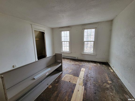 4th image of 1817 N Broadway St
