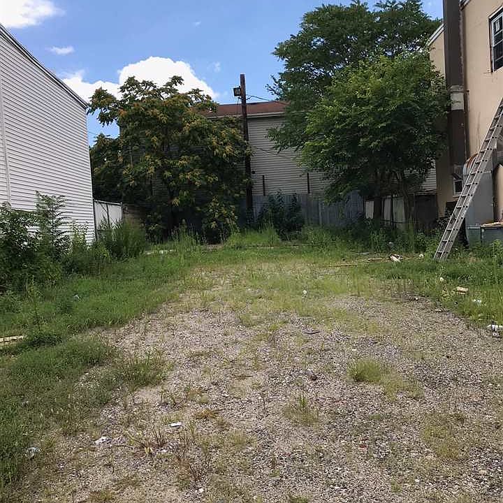 2nd image of 1026 Broadway