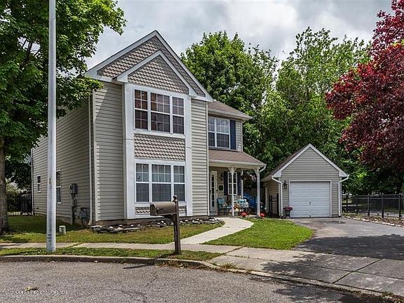 3rd image of 101 Hamlet Ct