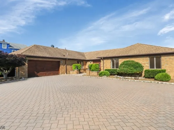 733 1St St, Lyndhurst Twp., NJ 07071