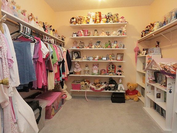 dream closet upstairs room