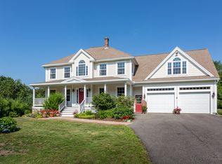 9 Champagne Ln, Freeport, ME 04032