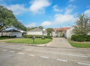 2911 Country Club Blvd, Sugar Land, TX 77478