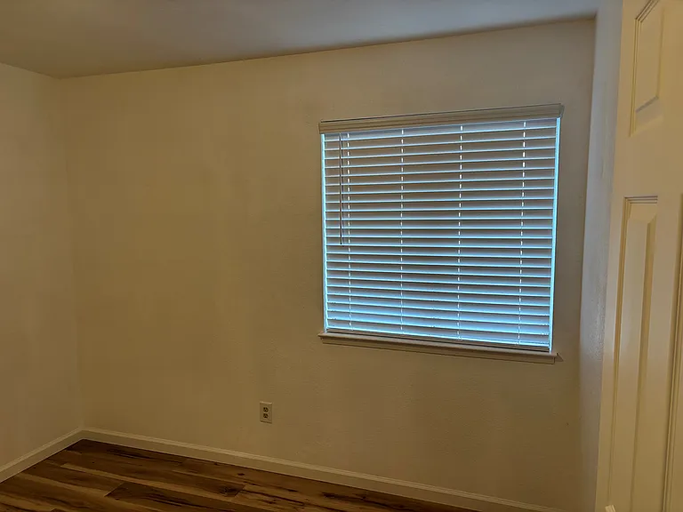 526 Kenbrook Ct — Photo 5