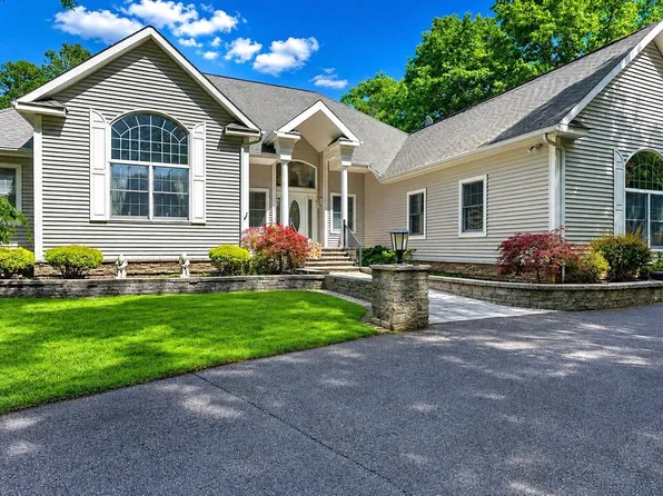 227 W Galley Ct, Egg Harbor City, NJ 08215