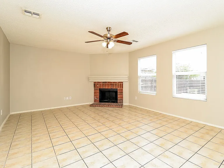 8737 Hunters Point Way — Photo 8