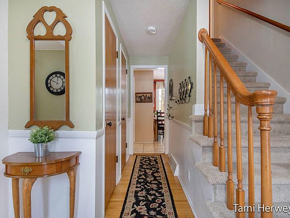 4th image of 4926 Kittery Dr NW