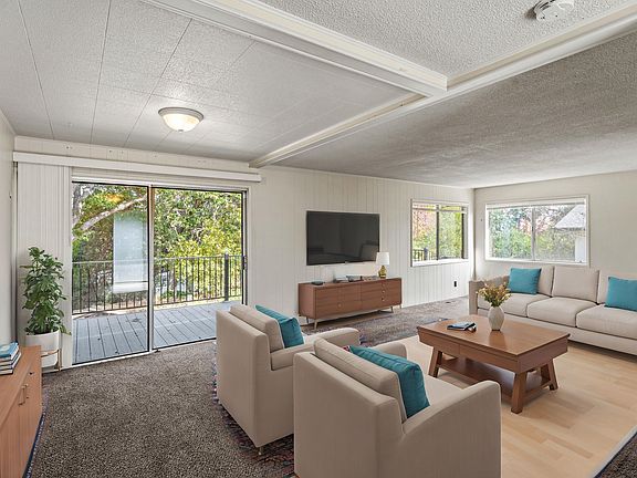 5th image of 699 Oak Knoll Dr