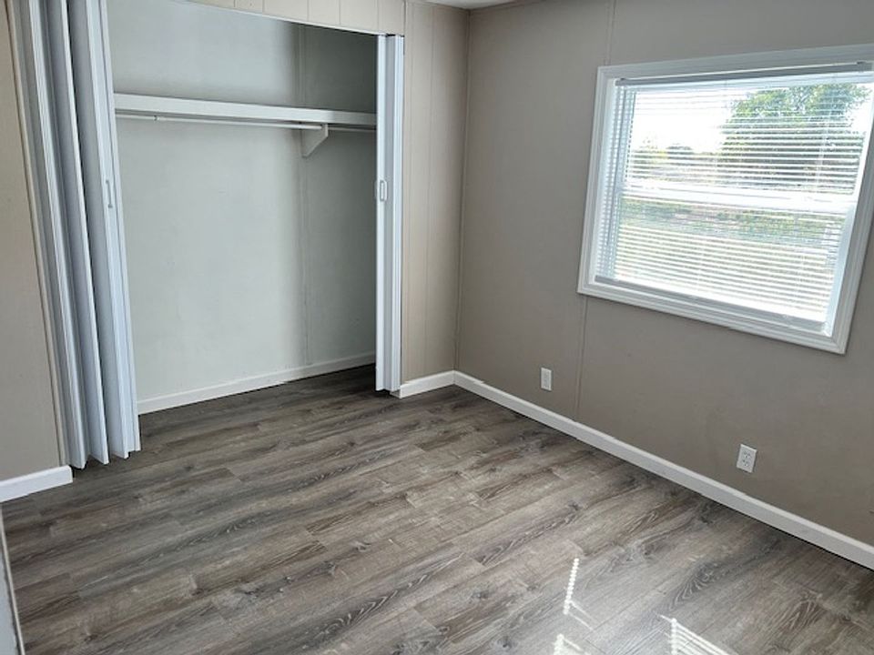 1st image of 217 Clover Dr