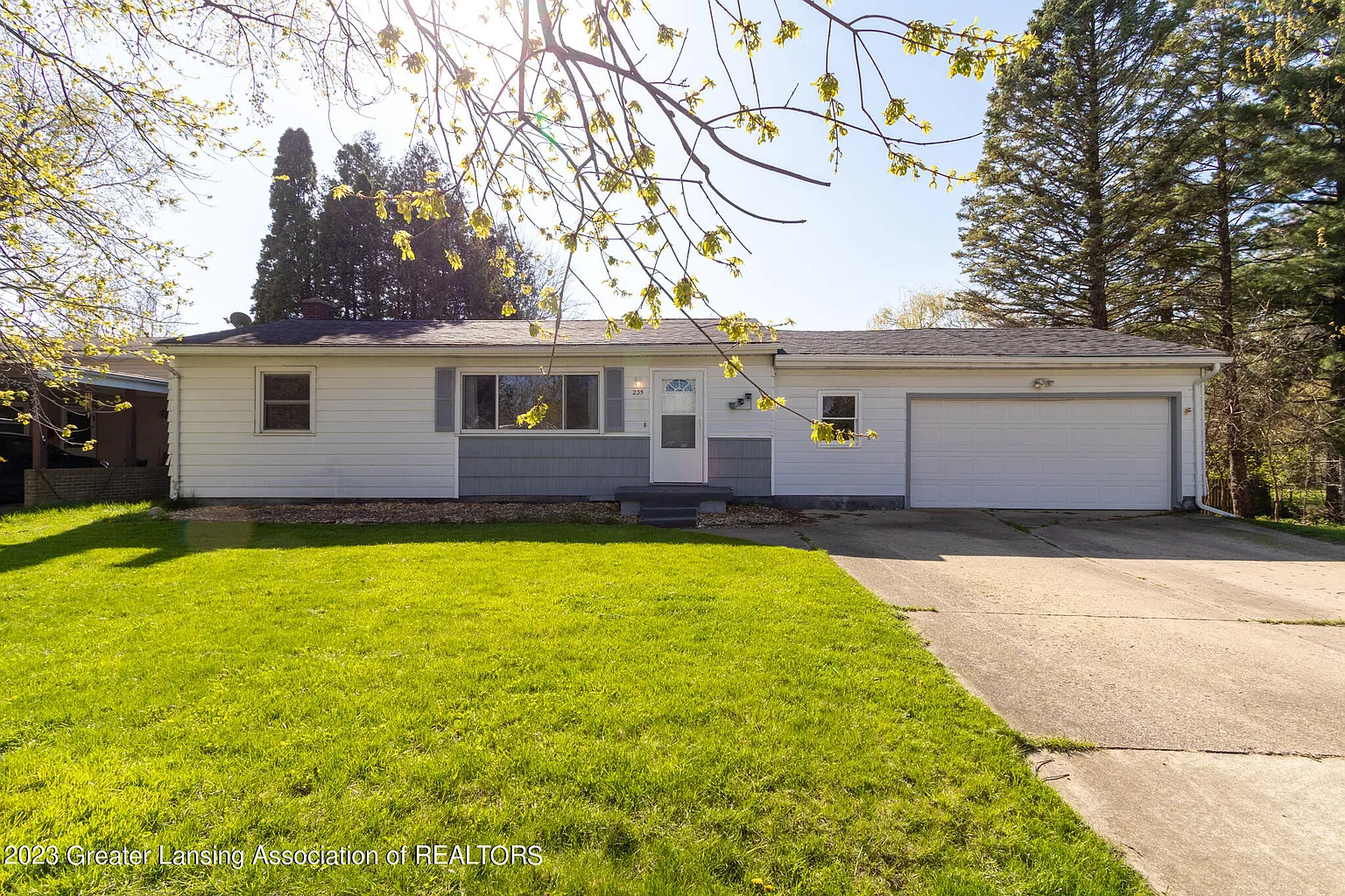 235 Richard Ave photo 1