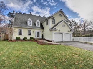 10 Lawrence Rd, Fairfield, CT 06824