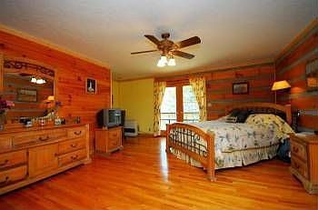 5th image of 466 Higgins Ln