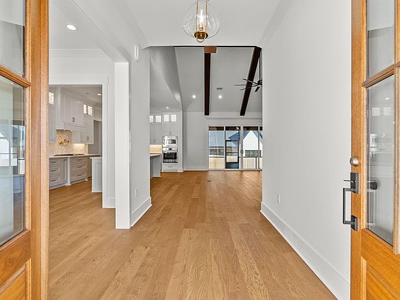 4th image of 1670 Dolphin Dr