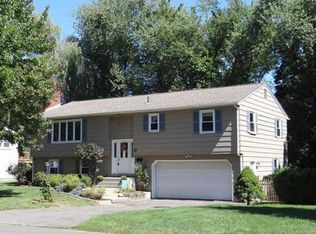 10 Sherwood Ave, West Springfield, MA 01089
