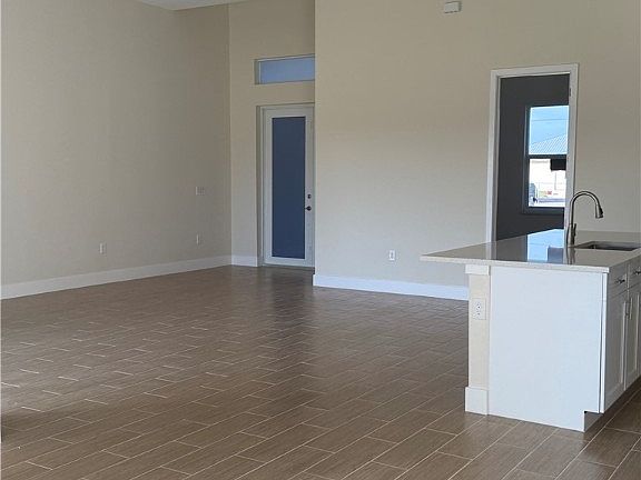 5th image of 665 N Olivo St