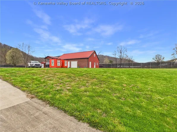 20 River Dr, Elkview, WV 25071